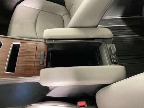 Used 2022 Toyota Sienna XLE FWD image 31