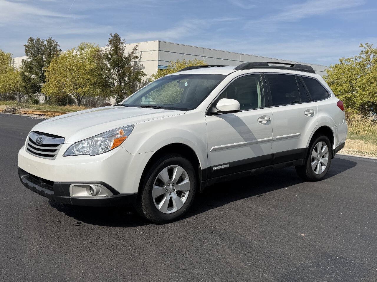 Used 2010 Subaru Outback 3.6R Limited AWD/4WD image 6