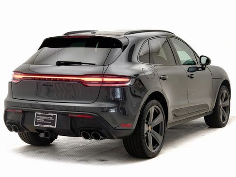 Used 2025 Porsche Macan image 36