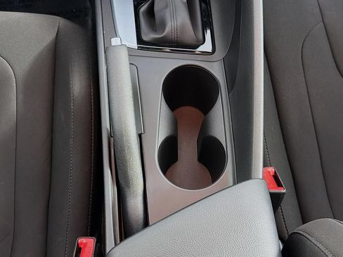 Used 2024 Hyundai Elantra SEL FWD image 18
