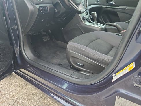 Used 2014 Chevrolet Cruze LT image 16
