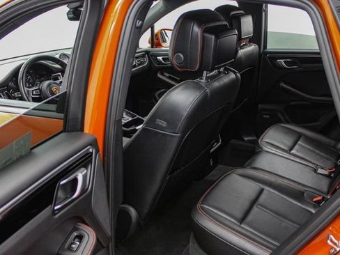 Used 2023 Porsche Macan AWD/4WD image 17