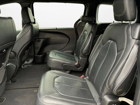 Used 2021 Chrysler Pacifica Touring-L w/ S Appearance Package FWD image 16