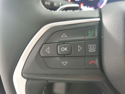 Used 2025 Jeep Grand Cherokee Laredo X image 23