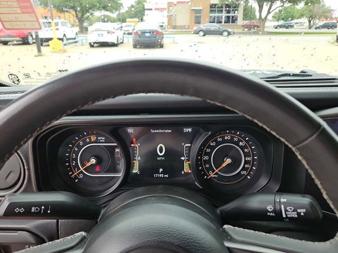Used 2025 Jeep Gladiator Rubicon w/ Convenience Group AWD/4WD image 22