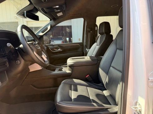 Used 2024 GMC Yukon SLT w/ SLT Luxury Package RWD image 22