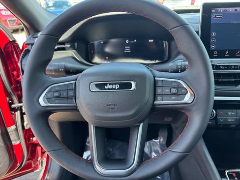 Used 2025 Jeep Compass Trailhawk w/ Trailhawk Elite Group AWD/4WD image 29