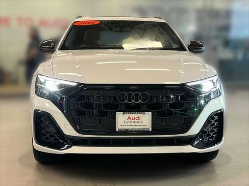 Used 2025 Audi Q8 Premium Plus image 2