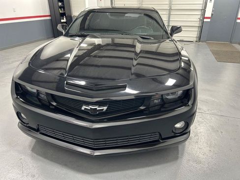Used 2013 Chevrolet Camaro SS w/ Silver Rally Stripe Package RWD image 6