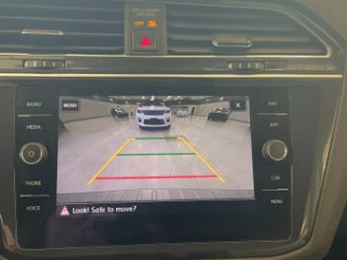 Used 2020 Volkswagen Tiguan SEL FWD image 23