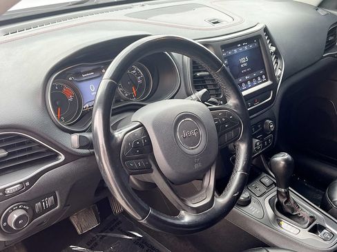 Used 2020 Jeep Cherokee Trailhawk AWD/4WD image 11