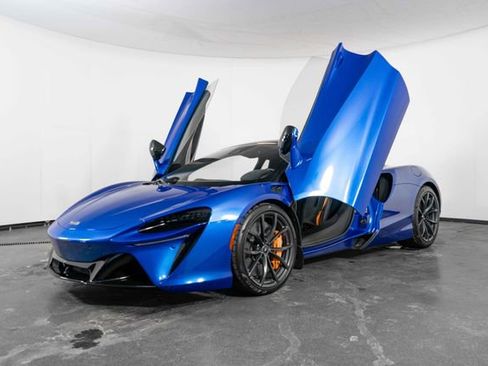 Used 2024 McLaren Artura image 7