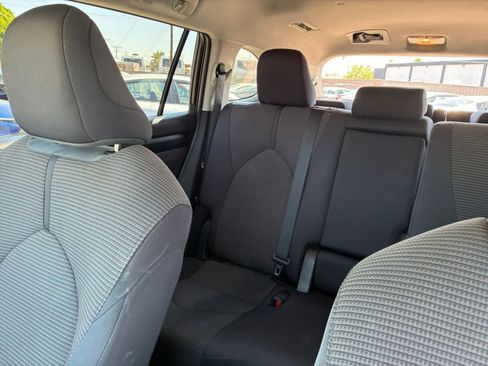 Used 2025 Toyota Highlander LE FWD image 41