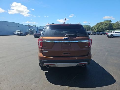 Used 2017 Ford Explorer XLT w/ Equipment Group 202A AWD/4WD image 9