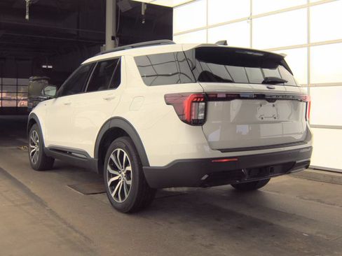 Used 2025 Ford Explorer ST-Line AWD/4WD image 19