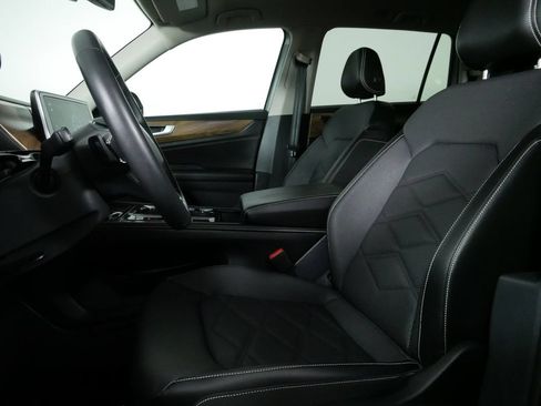 Used 2024 Volkswagen Atlas SE w/ Panoramic Sunroof Package AWD/4WD image 15