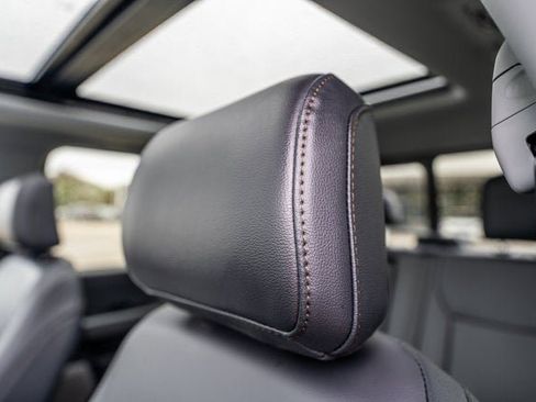 New 2026 Ford F250 Lariat w/ Black Appearance Package image 43