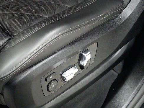 Used 2024 BMW X7 xDrive40i w/ Executive Package image 37
