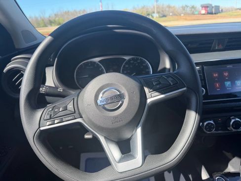 Used 2021 Nissan Kicks S image 11