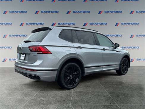 Used 2022 Volkswagen Tiguan SE R-Line image 5