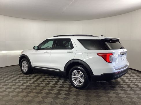 Used 2023 Ford Explorer XLT AWD/4WD image 4