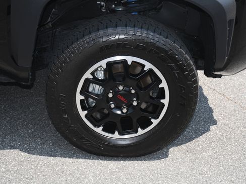 Certified 2025 Toyota Tacoma TRD Off-Road AWD/4WD image 20