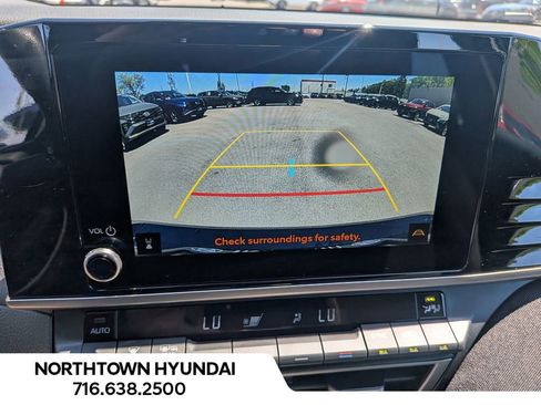 Used 2025 Toyota Camry LE AWD/4WD image 19