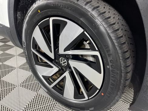 Used 2025 Volkswagen Atlas SE FWD image 16