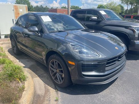 Used 2024 Porsche Macan AWD/4WD image 1