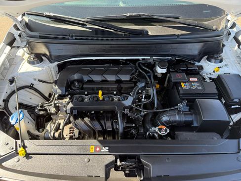 Used 2025 Hyundai Venue SEL FWD image 39