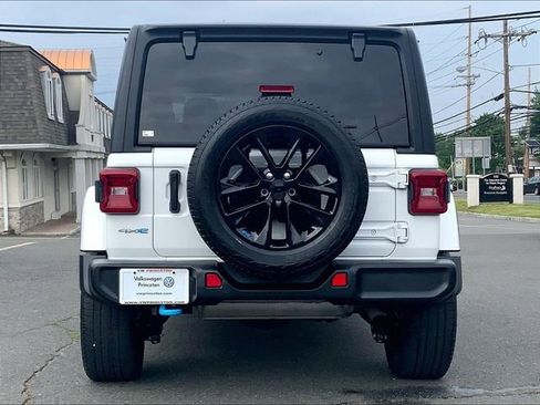 Used 2023 Jeep Wrangler Unlimited Sahara w/ Cold Weather Group AWD/4WD image 6