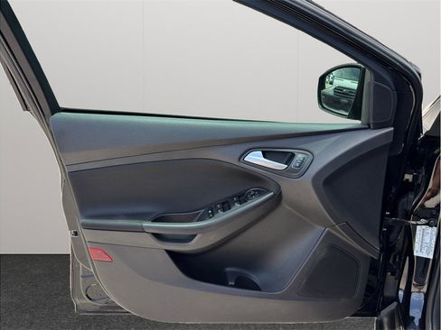 Used 2018 Ford Focus SE FWD image 15