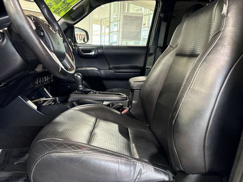 Used 2018 Toyota Tacoma TRD Off-Road w/ TRD Premium Off Road Package RWD image 11
