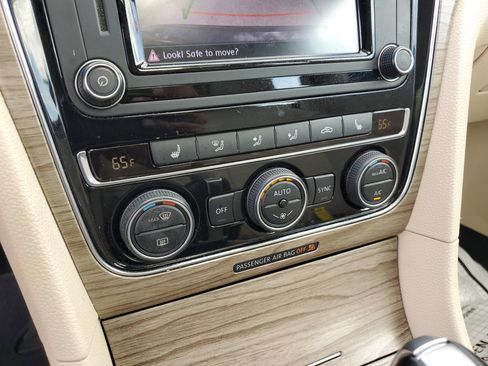 Used 2018 Volkswagen Passat 2.0T SE image 19