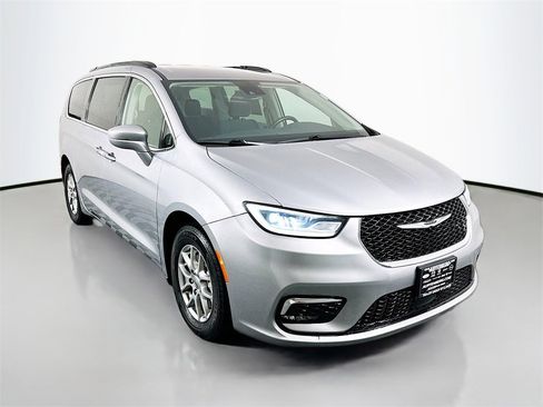 Used 2021 Chrysler Pacifica Touring w/ Cold Weather Group image 1