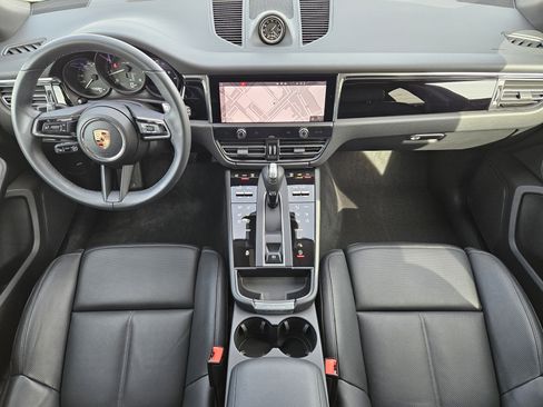 Certified 2025 Porsche Macan image 24