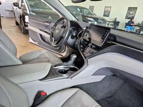 Used 2022 Toyota Camry XLE FWD image 15