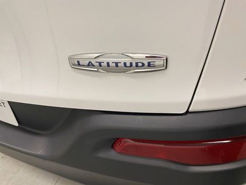 Used 2015 Jeep Cherokee Latitude w/ Cold Weather Group image 29