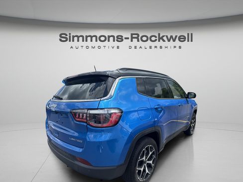 Used 2025 Jeep Compass Limited AWD/4WD image 4