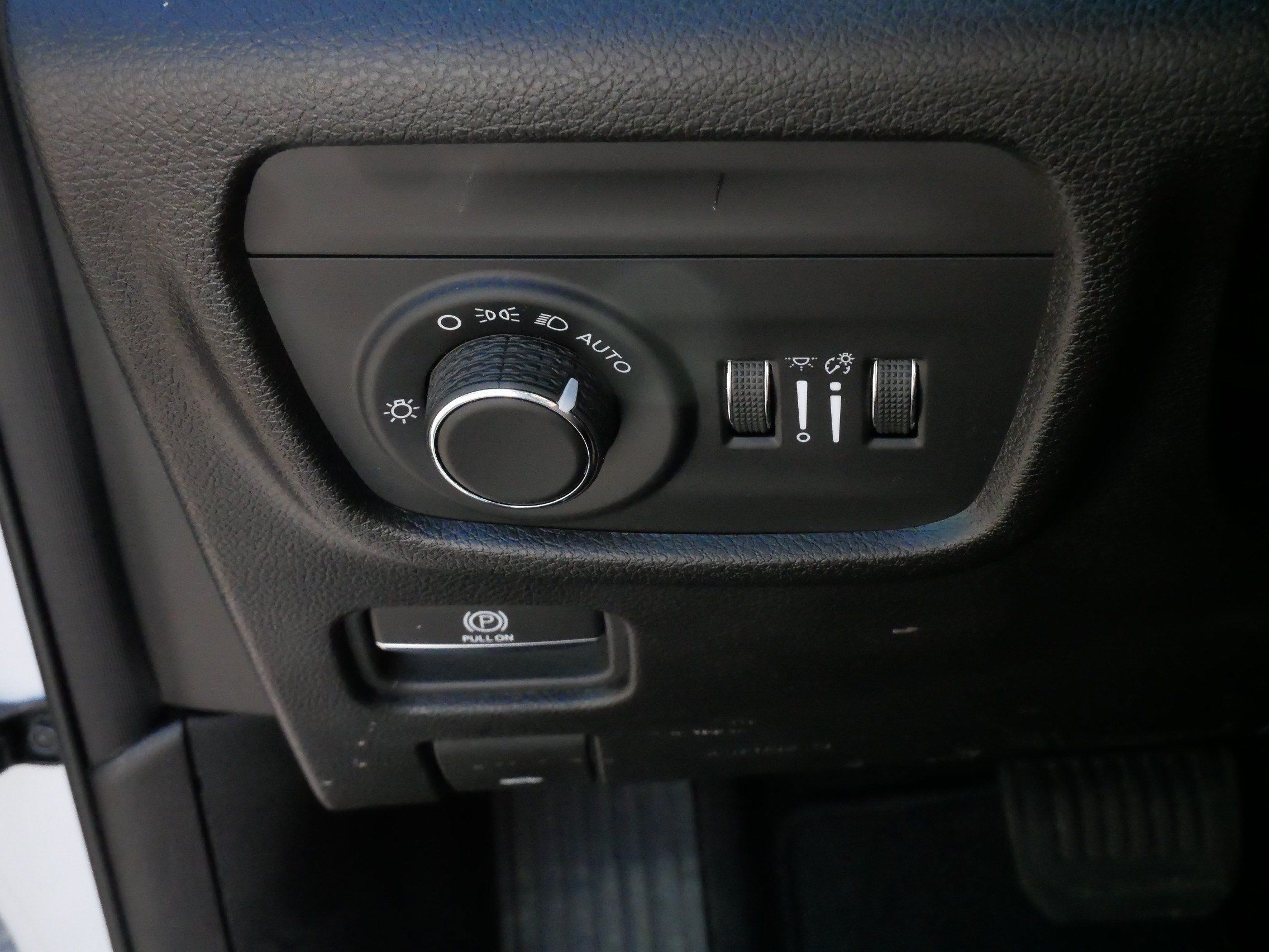 Used 2023 Jeep Grand Cherokee Altitude AWD/4WD image 28