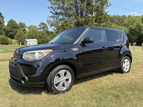 Used 2014 Kia Soul FWD image 1