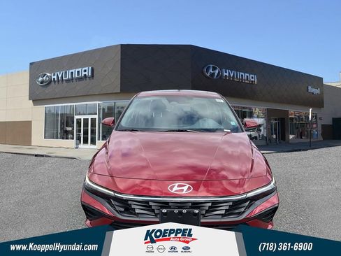 Used 2024 Hyundai Elantra SEL w/ Convenience Package image 2