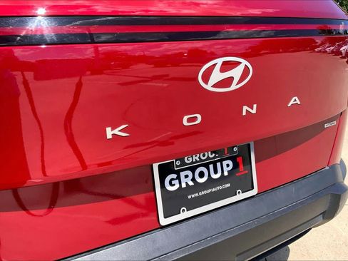 Used 2025 Hyundai Kona SEL AWD/4WD image 32