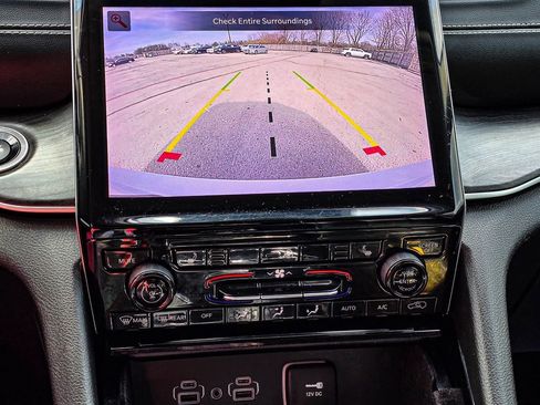 Used 2022 Jeep Grand Cherokee Limited AWD/4WD image 19