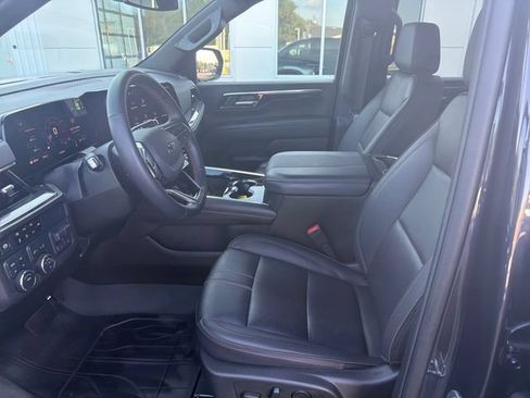 Used 2025 Chevrolet Suburban RST w/ Comfort Package AWD/4WD image 11