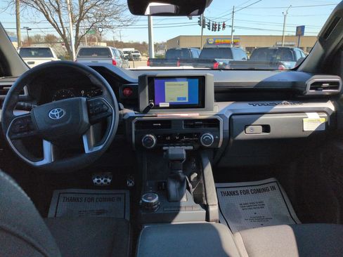 Used 2025 Toyota Tacoma TRD Sport image 12