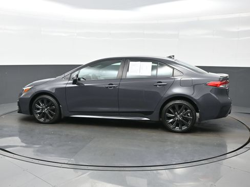 Used 2024 Toyota Corolla SE FWD image 3