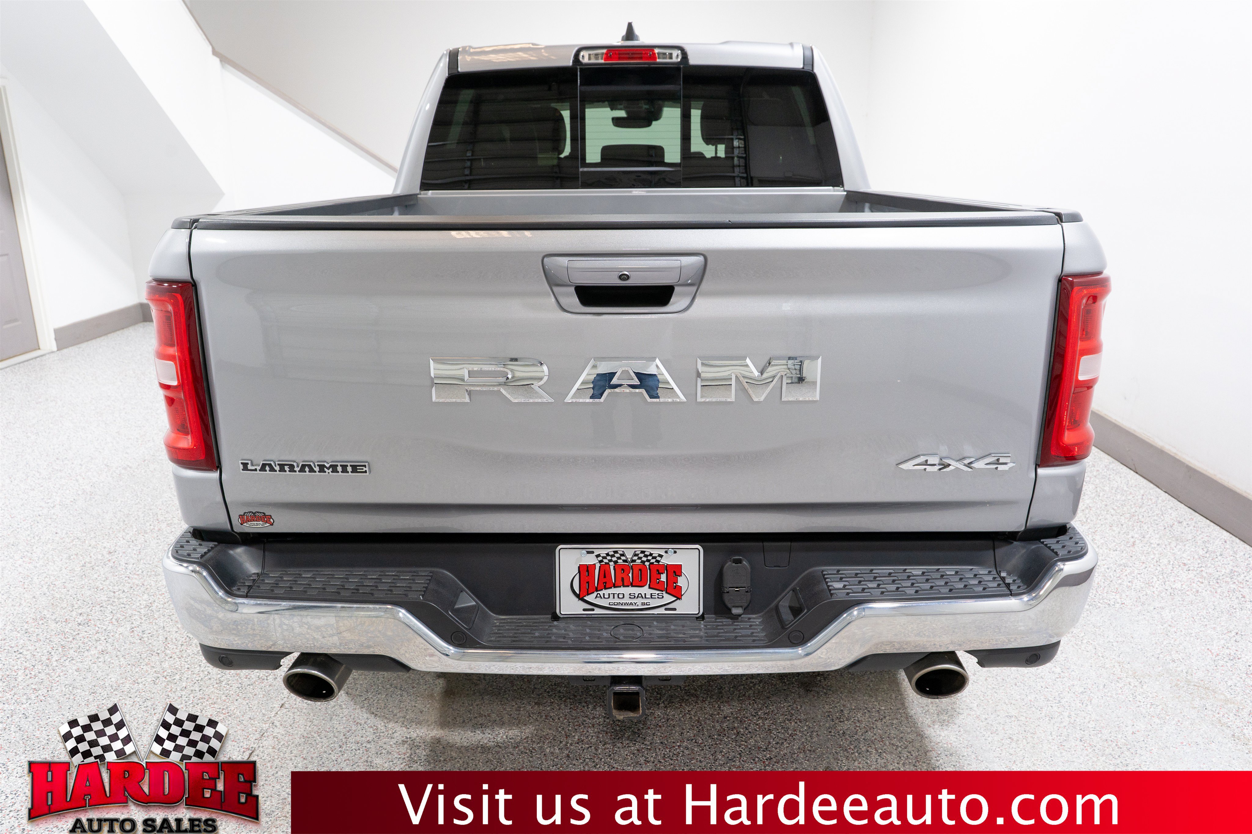 Used 2025 RAM 1500 Laramie AWD/4WD image 4