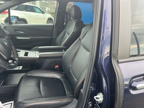 Used 2022 Toyota Sienna XSE image 17