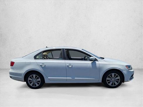 Used 2015 Volkswagen Jetta SE FWD image 4